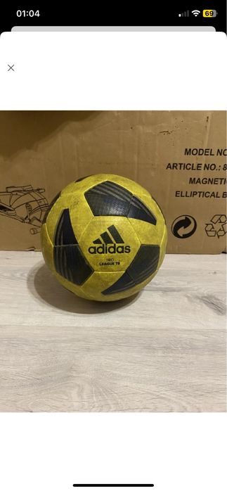 Мʼяч адідас тіро