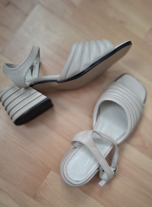 Натуральна шкіра! Нові! 37 розмір! На вузьку ніжку