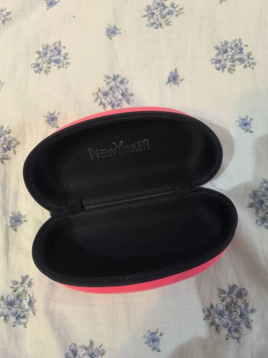 Etui na okulary New Yorker w kolorze barbie pink