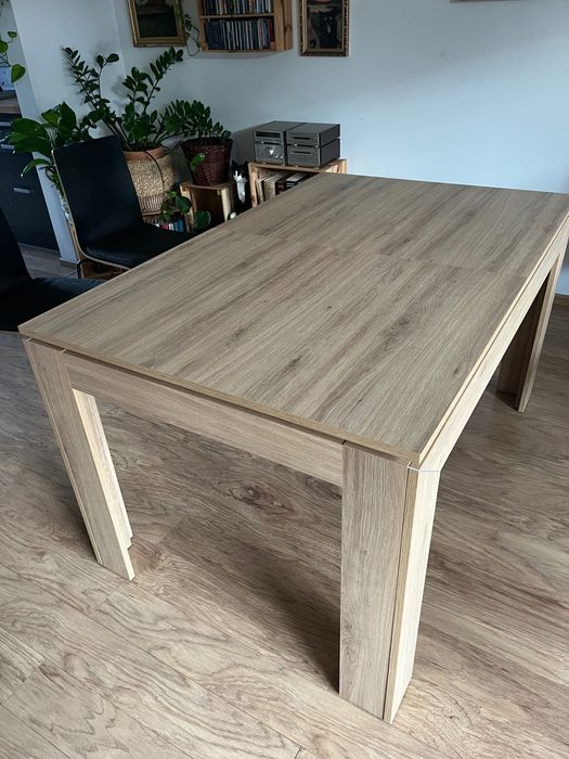 Stół do salonu rozkładany