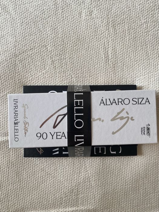 Edição limitada da esferográfica BIC® Cristal® Re’New - Siza Vieira