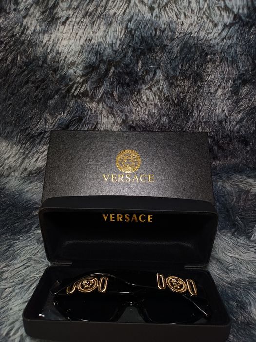 Óculos de Sol Retangulares PREMIUM – Total Black & Dourado (Full Set)