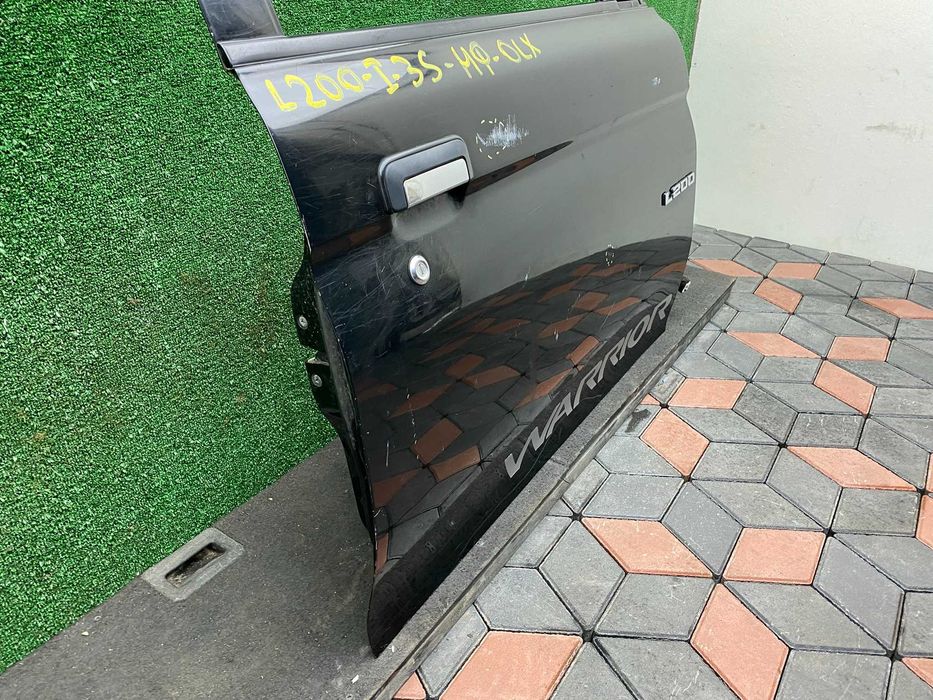 Дверка передня права Mitsubishi L200