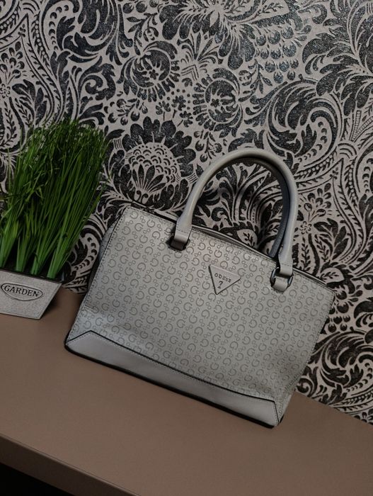 Нова сумка від Guess