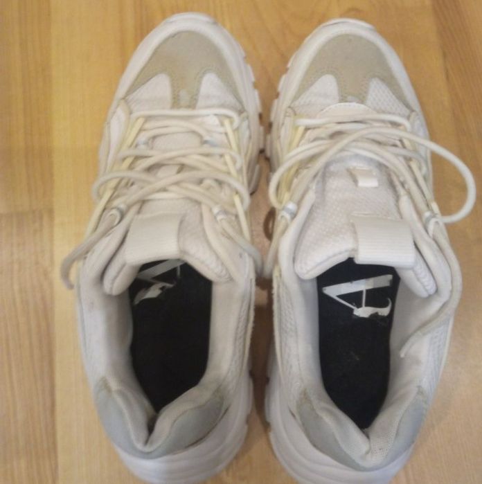 Продам женские демисезонные очень легкие кроссовки Zara TRF Wite  Ориг
