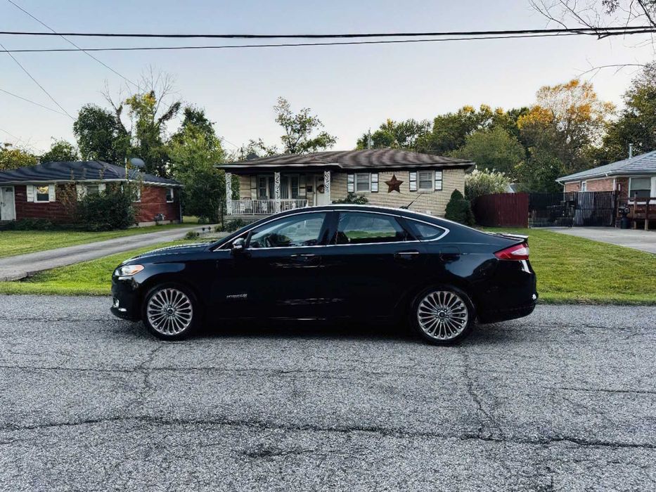 Ford Fusion Titanium      2014