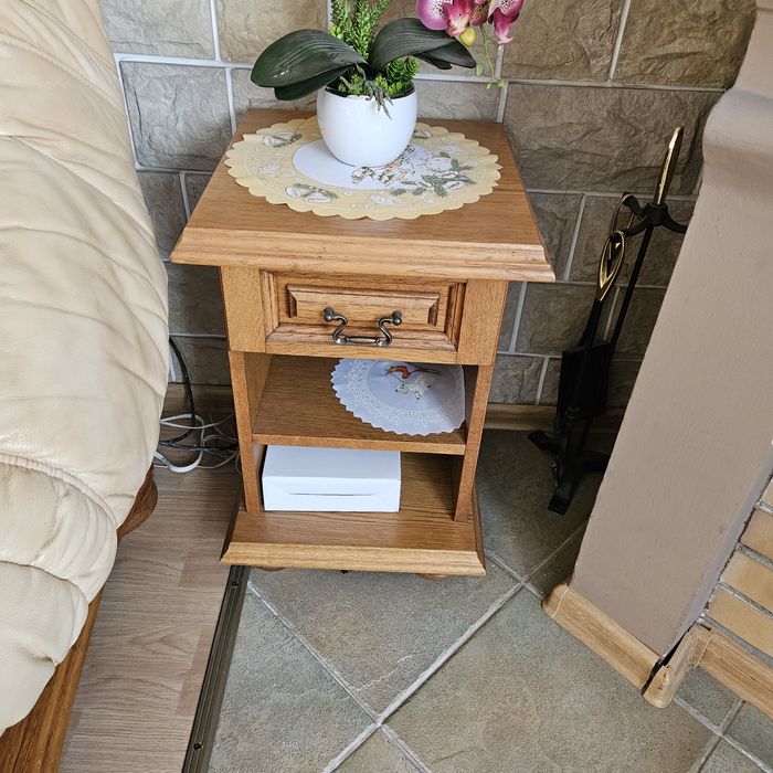 Elegancki komplet mebli wypoczynkowych – skóra + lite drewno