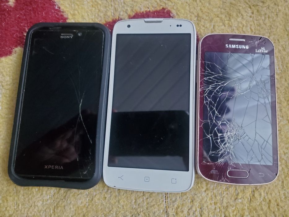 Телефон на запчастини