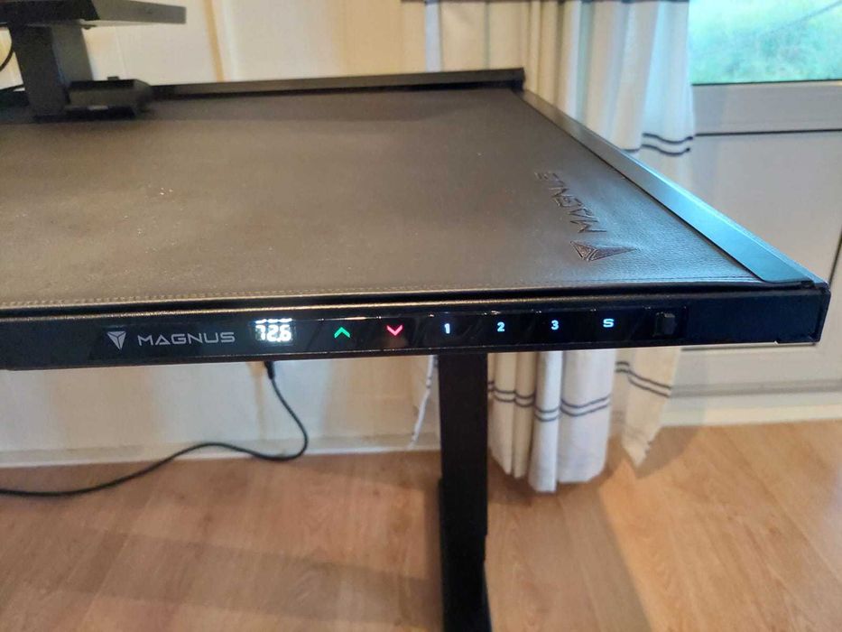 Secretária/Standing Desk Secretlab Magnus Pro XL com vários extras