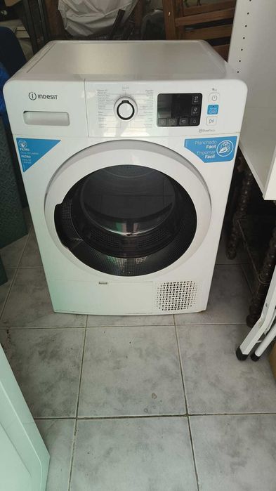 Máquina de Secar Roupa INDESIT (9 kg - Bomba de Calor - Branco)