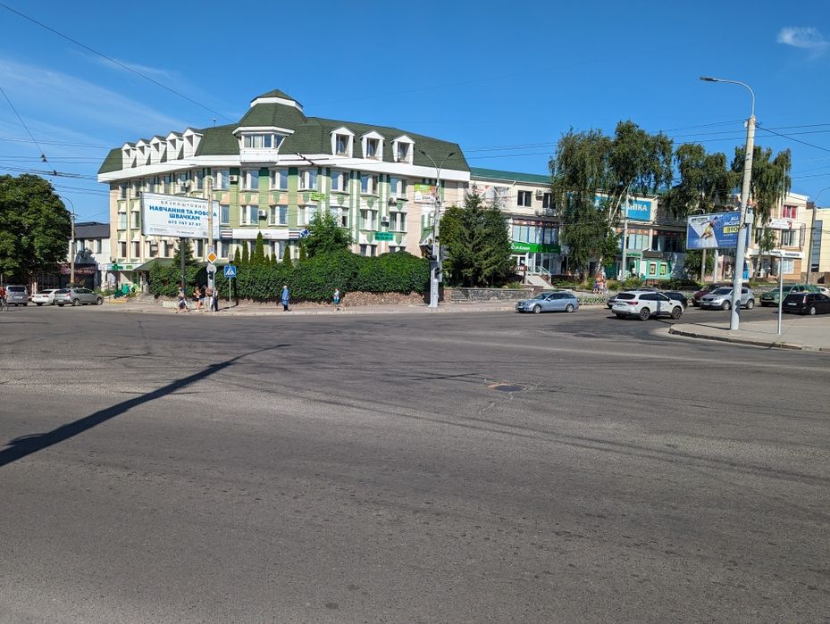 Продаємо приміщення район ТЦ "Чайка", вул В. Червонія 39