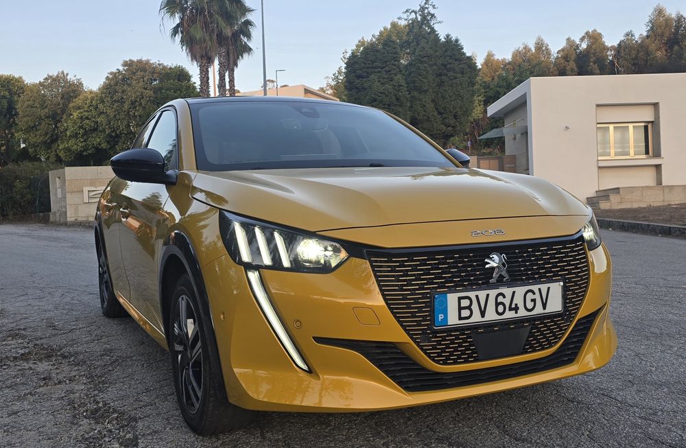 Peugeot e-208 GT line