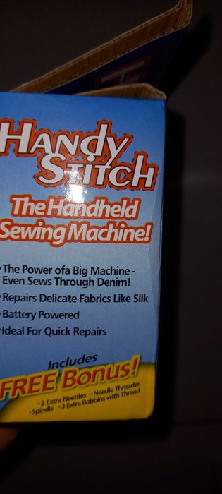 Maszyna do szycia ręczna.