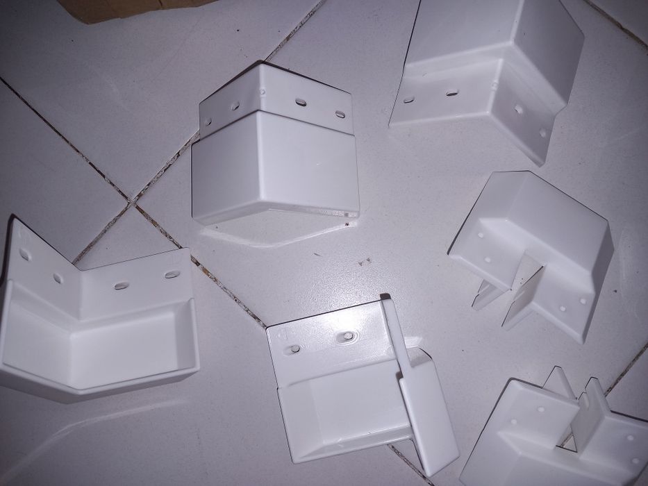 3 caixas novas com 6 conjuntos de pés para armário ou roupeiro