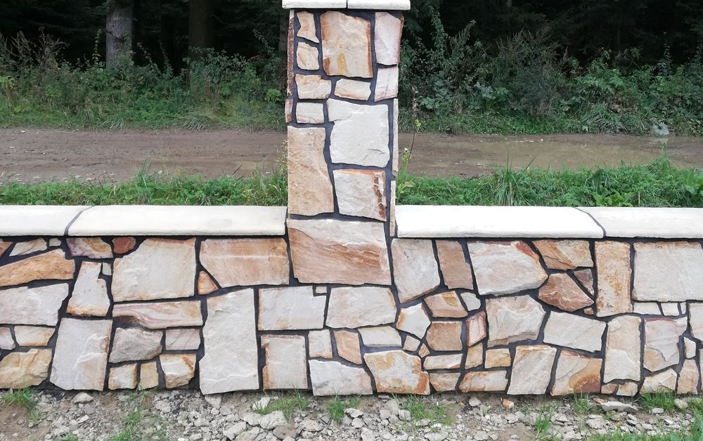 Układanie kamienia elewacyjnego dekoracyjnego