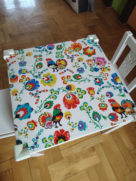 Stolik LACK i 2 krzesełka Kritter