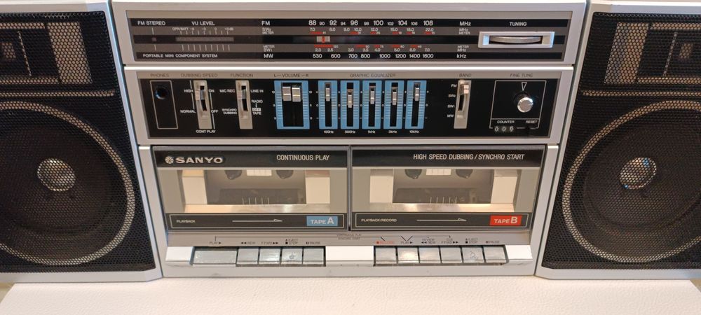 Sanyo C-35 требует ремонта.