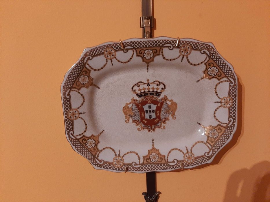 Pratos decorativos de Porcelana com suporte