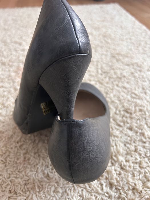 Szpilki nr 38 z ecoskory