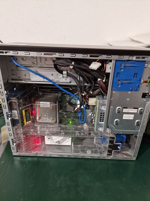 Servidor HP ProLiant ML310e Gen8 v2