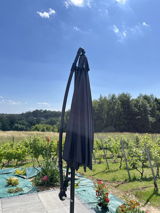 Parasol ogrodowy OMERAI 3M - solidna konstrukcja