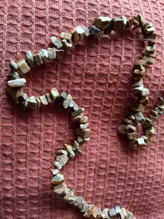 Colares de pedras naturais