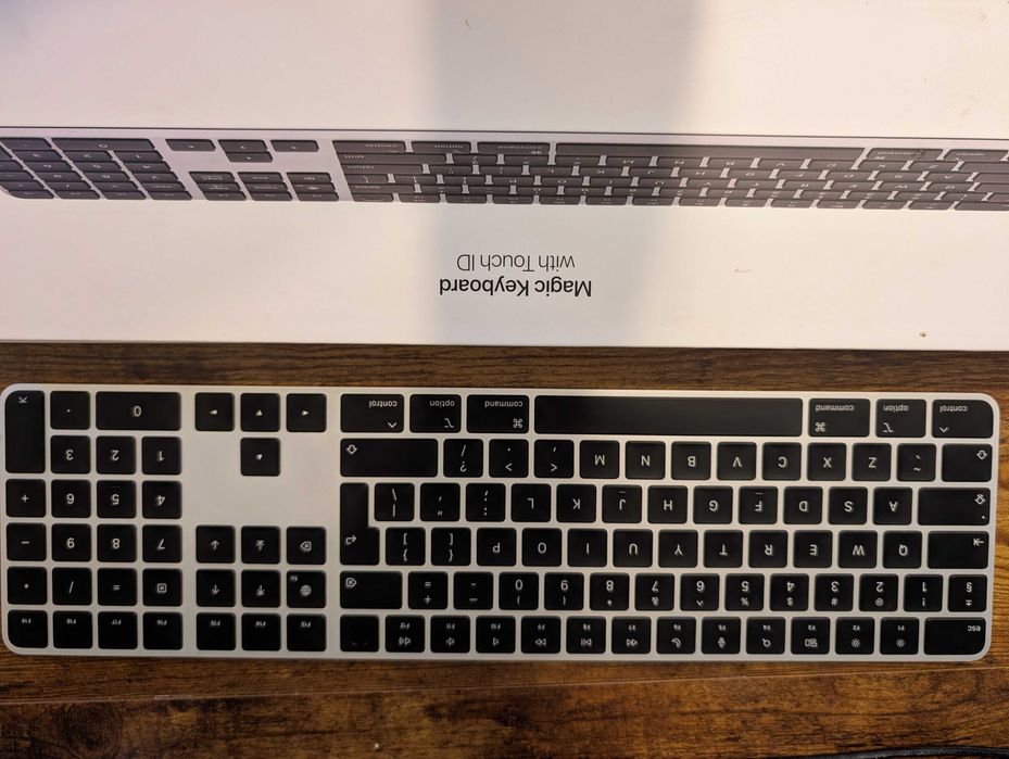 Magic Keyboard com Touch ID [Inglês-International]
