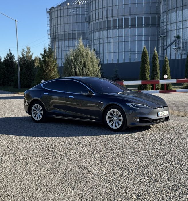 Tesla model S 90D