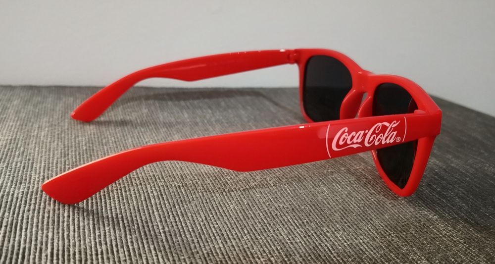 Okulary przeciwsłoneczne z logo Coca-Cola
