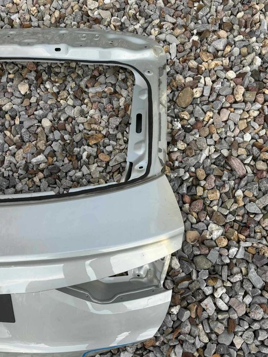 Tylna Klapa Audi Q3 Delikatnie uszkodzona