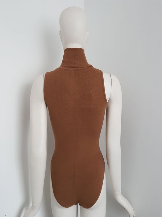Camelowa body sweterkowe