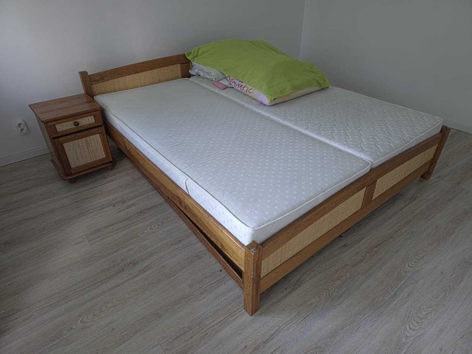 Łóżko drewniane 180x200 z materacami
