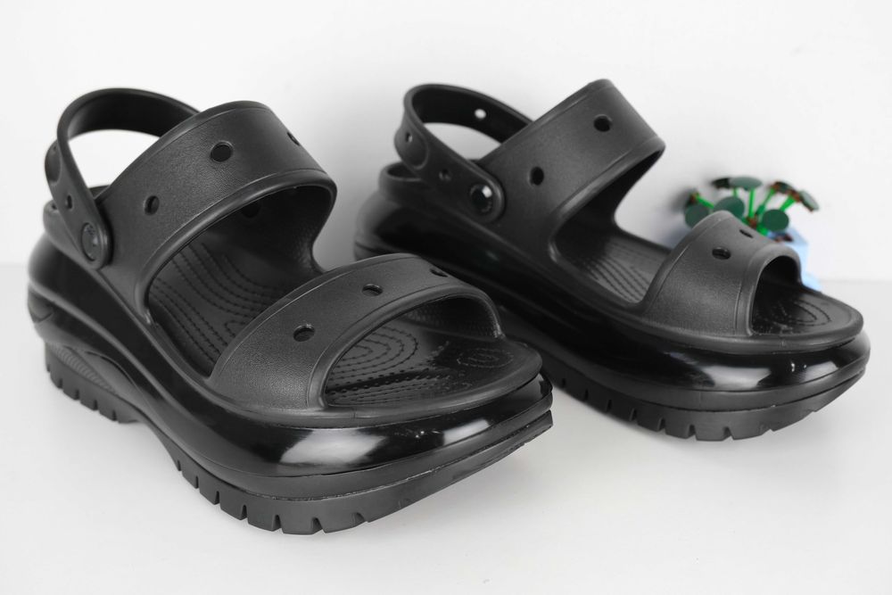 Crocs  classic mega crush sandal     rW10