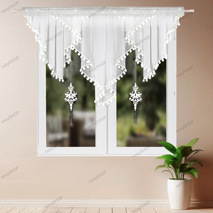 Firana gotowa z pomponami cała biała