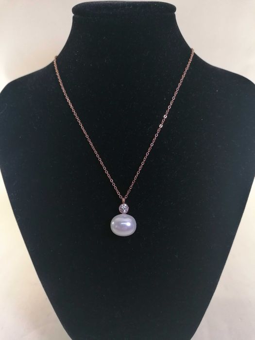 Colar com pérola em dourado - Aço