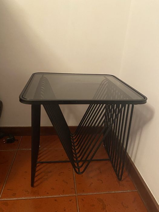 Mesa preta com tampo de vidro da homa