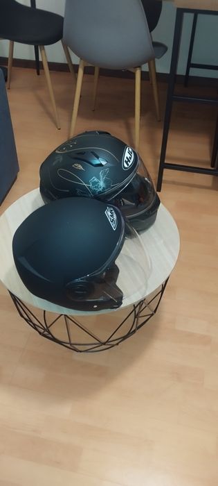 Vendo dois capacetes semi-novo