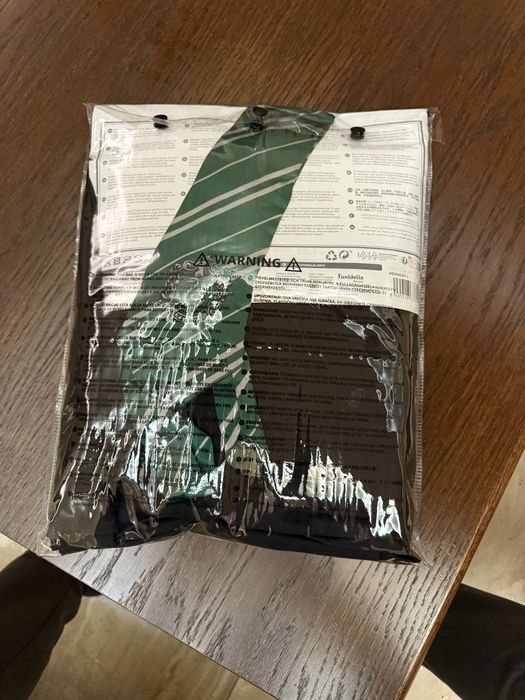 Strój SLYTHERIN ROBE z Harry Potter z firmy Funidelia