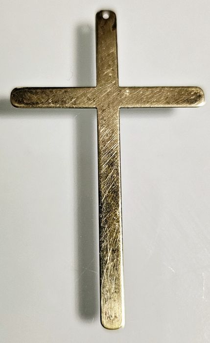 Cieniutka zawieszka krzyżyk w kolorze złotym, 5 cm