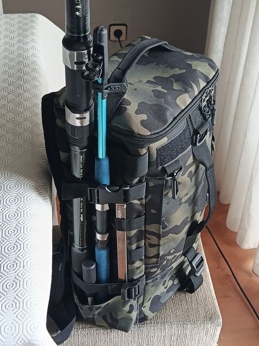 Disponível para venda Mochila para a pesca.