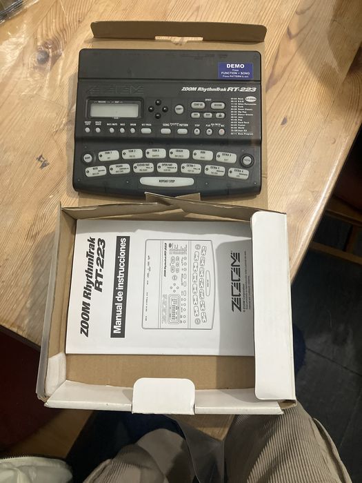 Zoom RT-223 caixa de ritmos