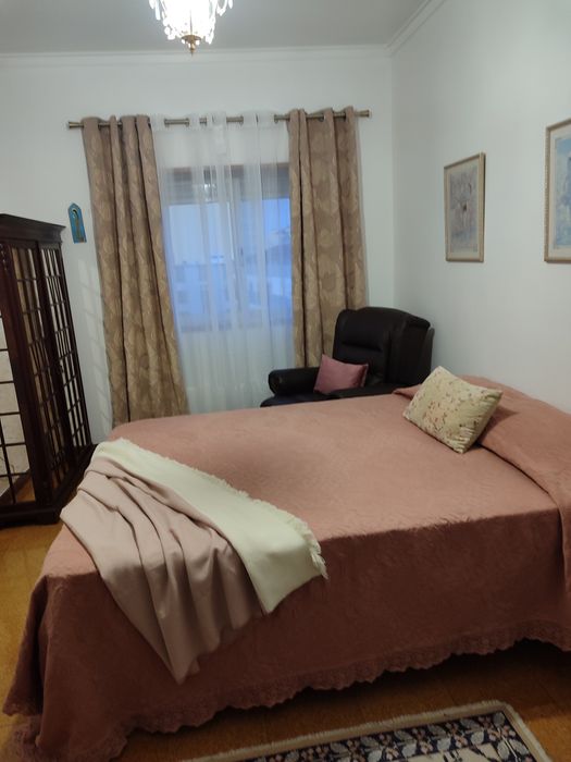 Alugo quarto a estudantes