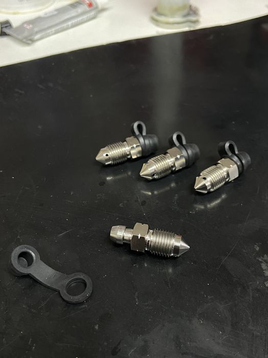 4 Valvulas de purga travões em Titanium
