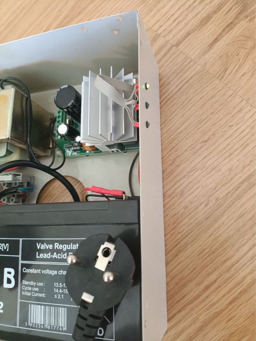 Безперебійне джерело живлення для світлодіодної ленти роутера