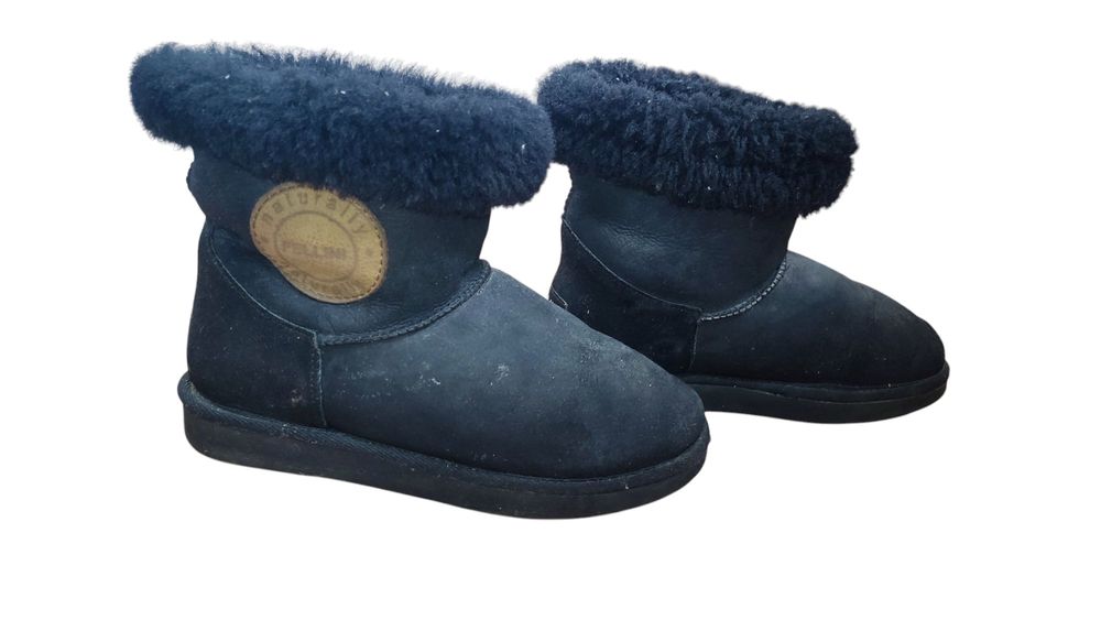 Продам женские угги — тёплые, стильные и уютные!
