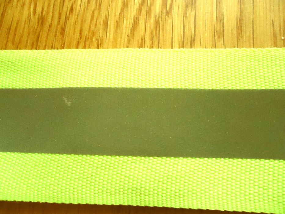 Желтая,оранжевая,серая светоотражающая лента,кант,ткань.