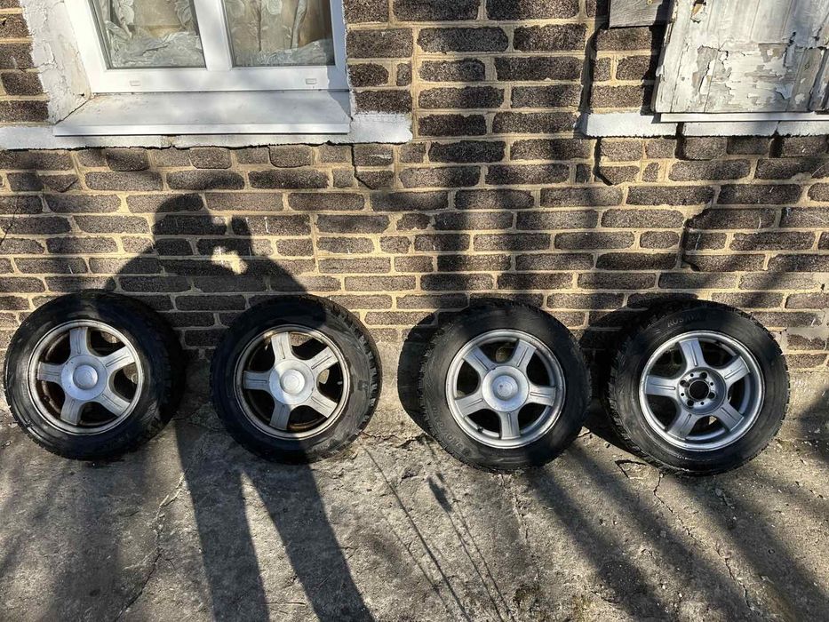 Продам 4 диски с  резиной зима состояния новой