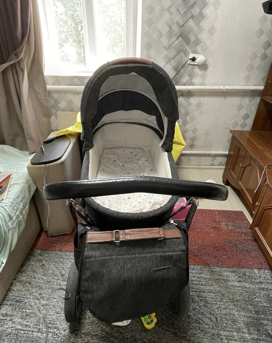Срочно продам коляску 2в1