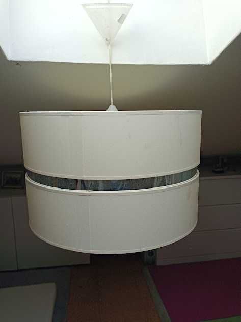 Candeeiro de tecto branco