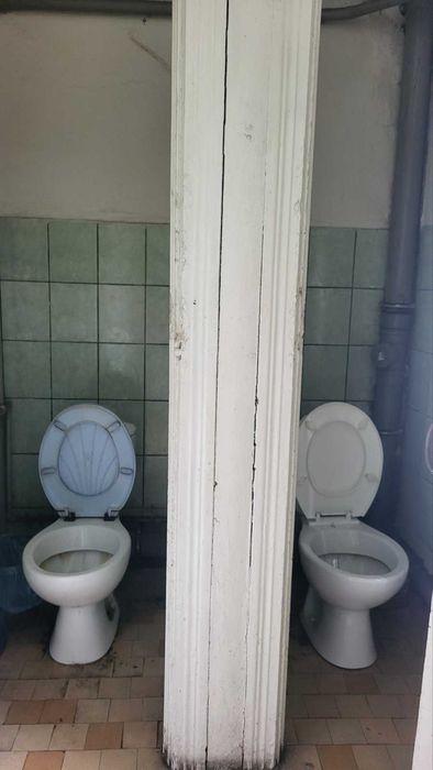 Здається  одна кімната в гуртожитку вул Левандівська!